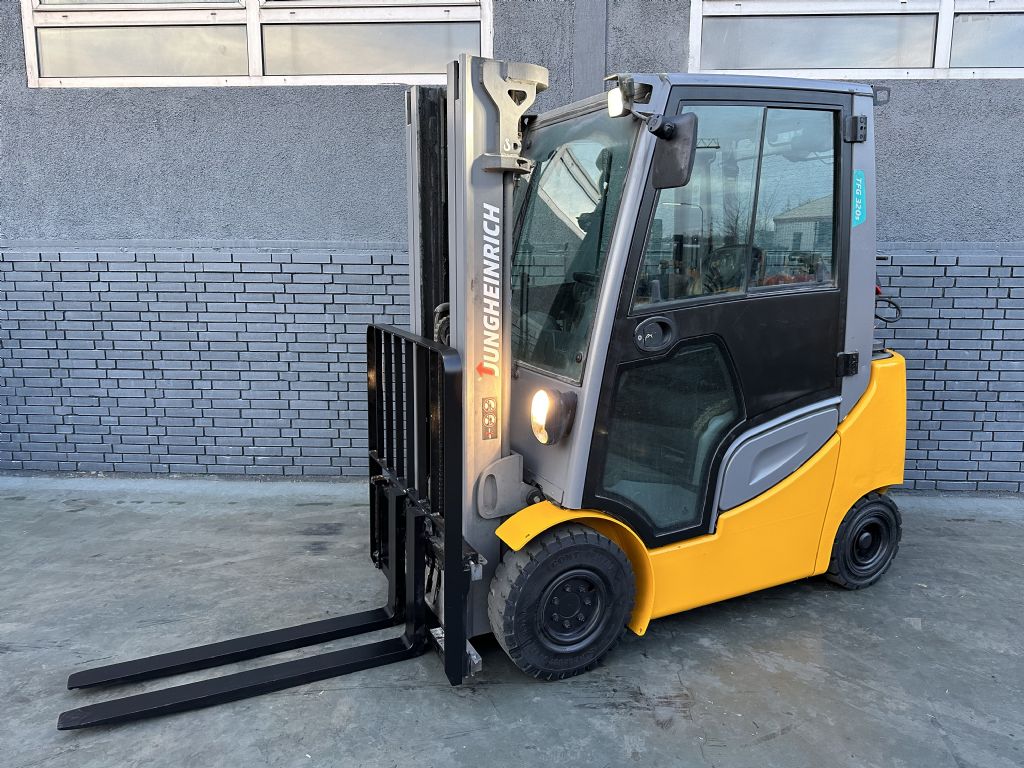 Jungheinrich TFG 320s Baujahr 2018 /Stunden 12902/ HH 4,70M/ StvZo / Kabine Treibgasstapler www.gst-logistic.com
