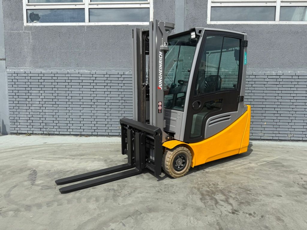 Jungheinrich EFG 216 Baujahr 2020  Vollkabine Triplexmast Elektro 3 Rad-Stapler www.gst-logistic.com