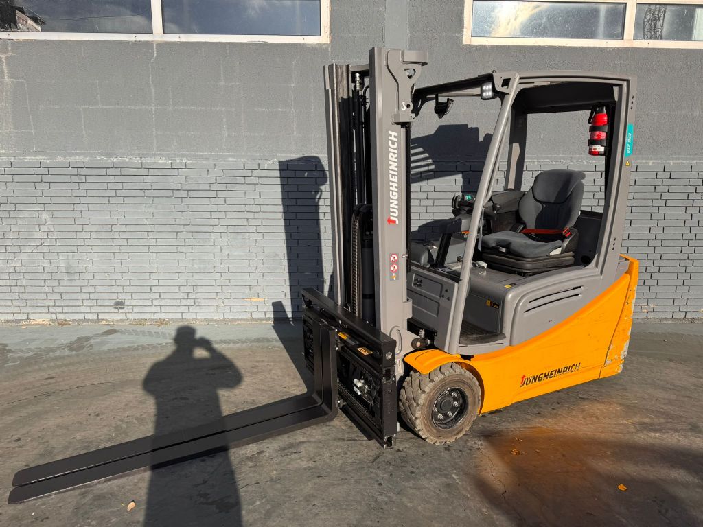 Jungheinrich EFG 218 Baujahr 2020 / Stunden 10685 HH 3100  Elektro 3 Rad-Stapler www.gst-logistic.com