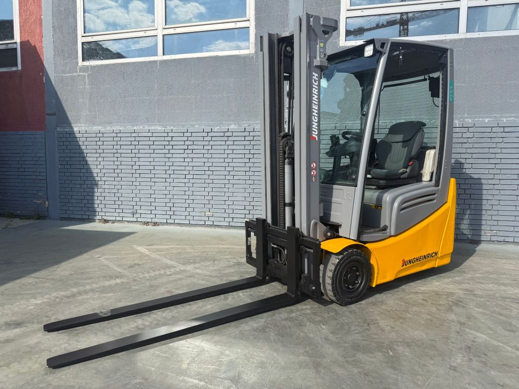 Jungheinrich EFG 213 Baujahr 2021 / HH 4640 Triplexmast Elektro 3 Rad-Stapler www.gst-logistic.com