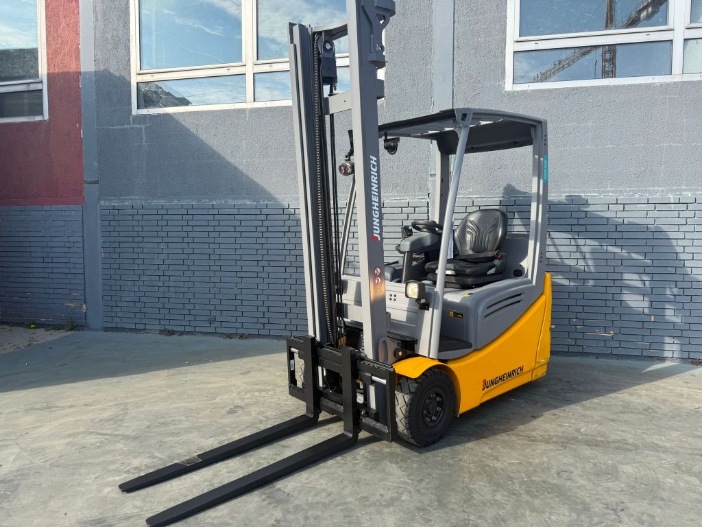 Jungheinrich EFG 216k Baujahr 2021 /Nur 241 Stunden Neuwertig Elektro 3 Rad-Stapler www.gst-logistic.com