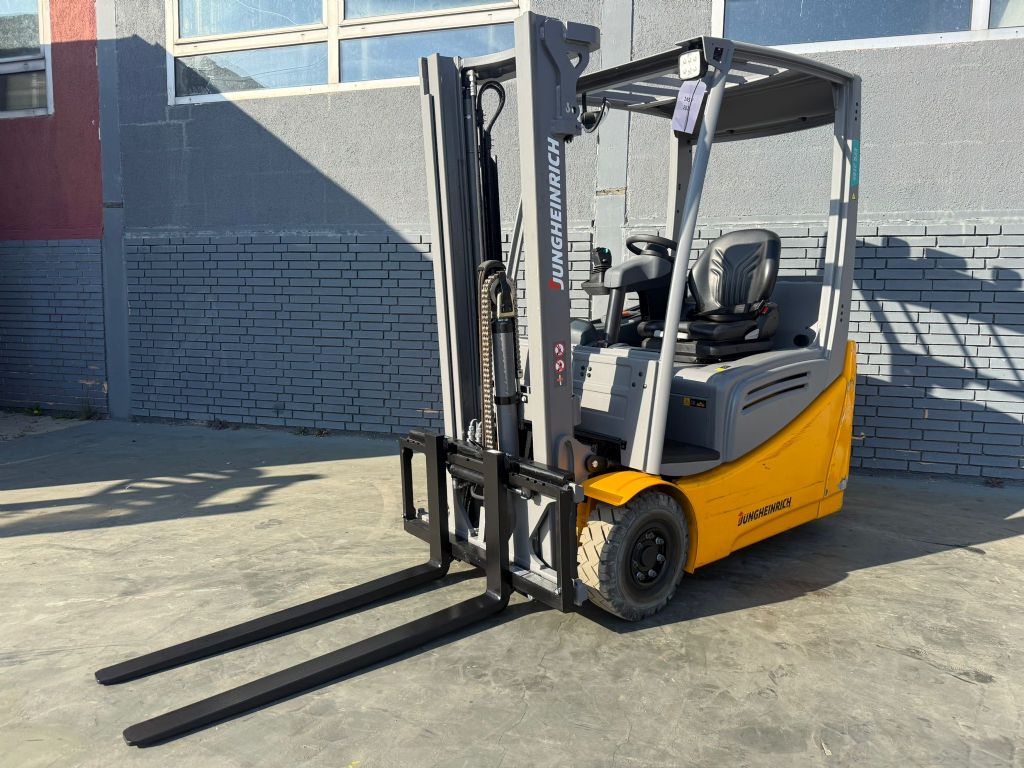 Jungheinrich EFG 216k Baujahr 2022 /Nur 345 Stunden Neuwertig Elektro 3 Rad-Stapler www.gst-logistic.com