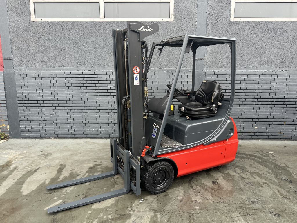 Linde E16C-02  Baujahr 2006/ Stunden 12972 Akku 2015 Duplex Elektro 3 Rad-Stapler www.gst-logistic.com