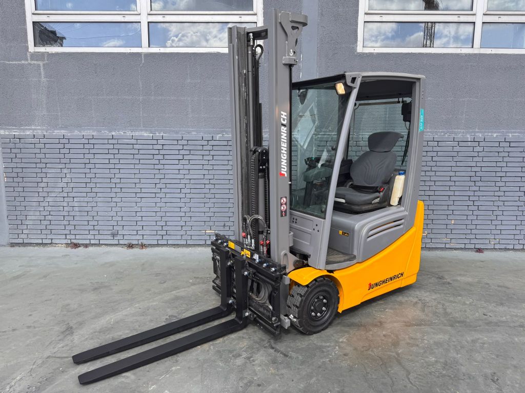 Jungheinrich EFG 215 Baujahr 2016/ Akku 2020 / Stunden 5442 HH 3,7M/  Elektro 3 Rad-Stapler www.gst-logistic.com