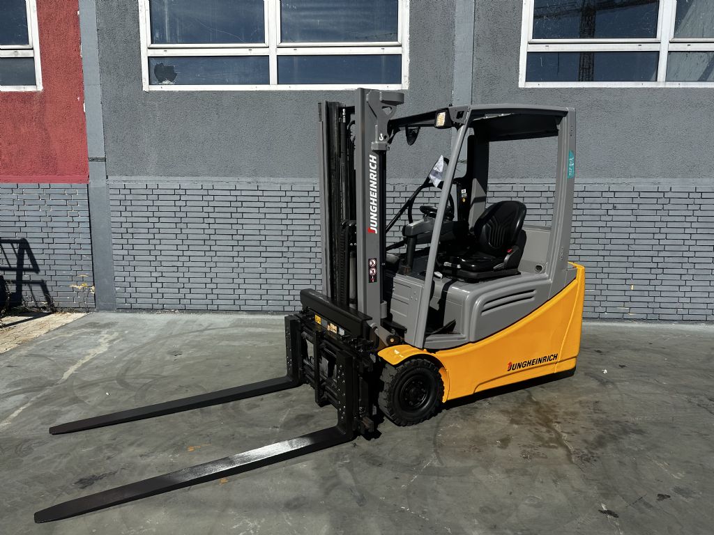 Jungheinrich EFG 216 Baujahr 2017/ Stunden 10956 HH 3,1M ZZ Elektro 3 Rad-Stapler www.gst-logistic.com
