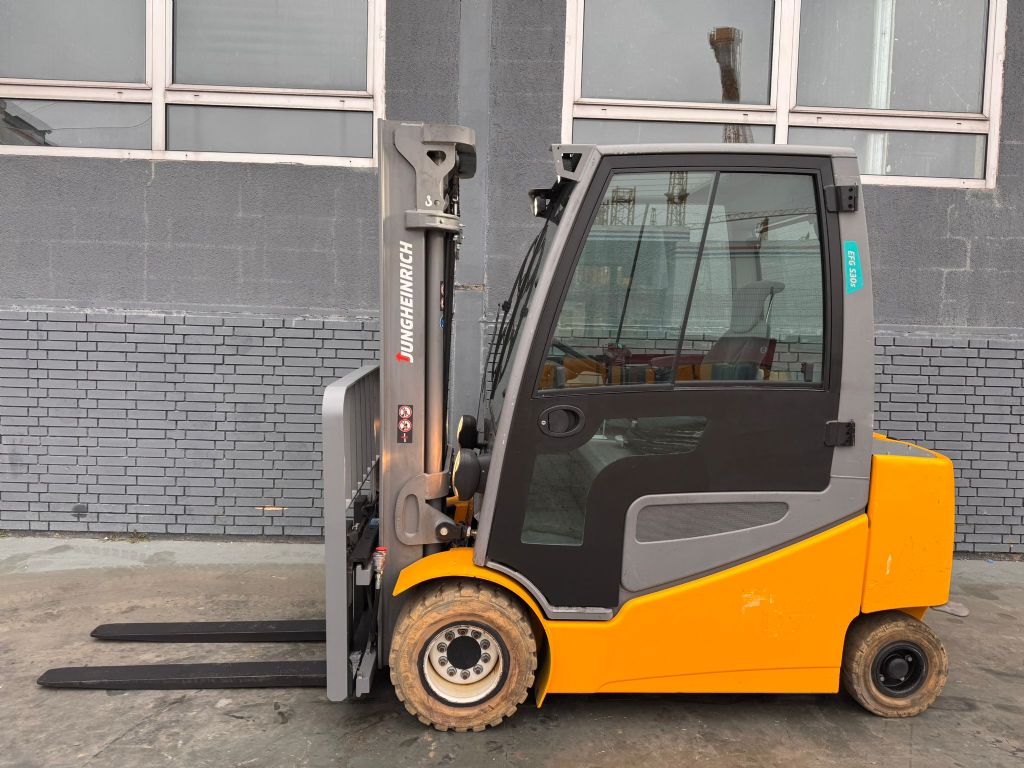 Jungheinrich EFG S30s Baujahr 2018/ Kabine/Triplex/ Akku 2020 Elektro 4 Rad-Stapler www.gst-logistic.com