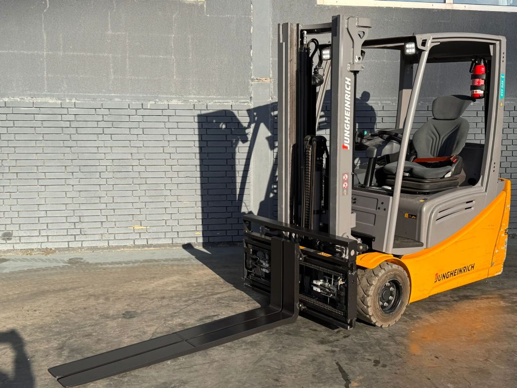 Jungheinrich EFG 218 Baujahr 2020 / Stunden 11454 HH 3100  Elektro 3 Rad-Stapler www.gst-logistic.com