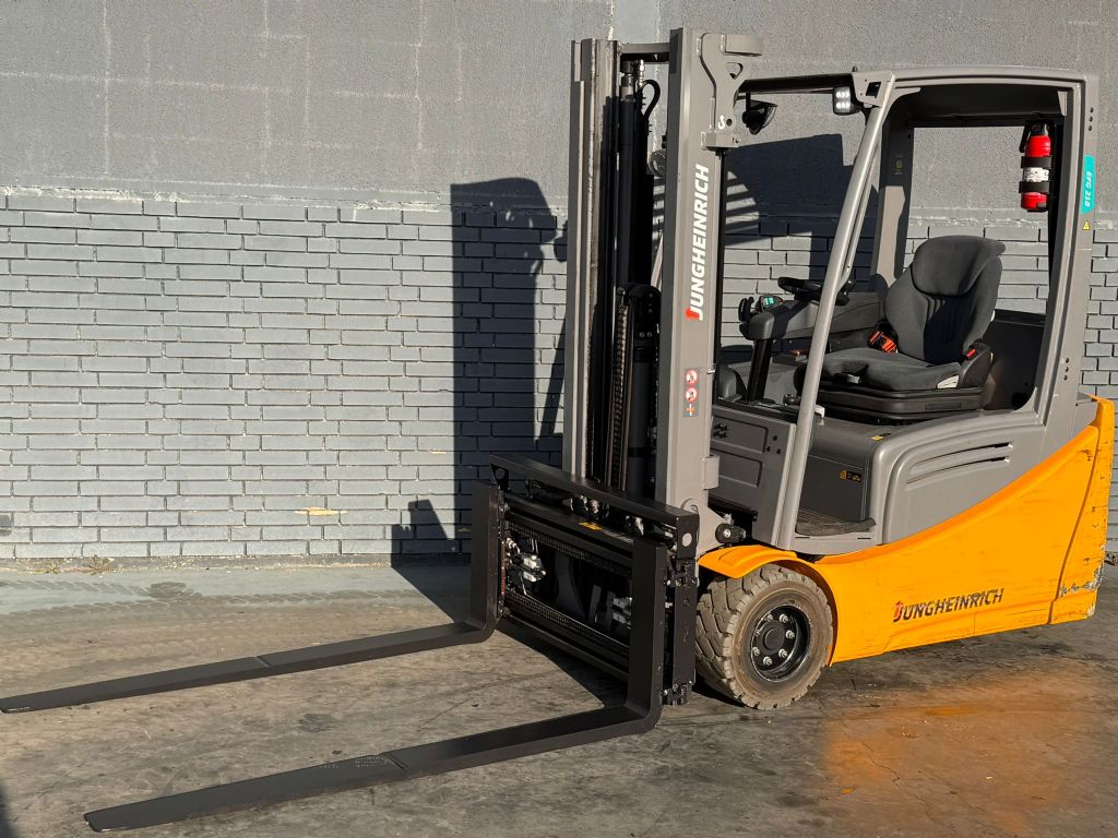 Jungheinrich EFG 218 Baujahr 2020 / Stunden 10473 HH 3100  Elektro 3 Rad-Stapler www.gst-logistic.com