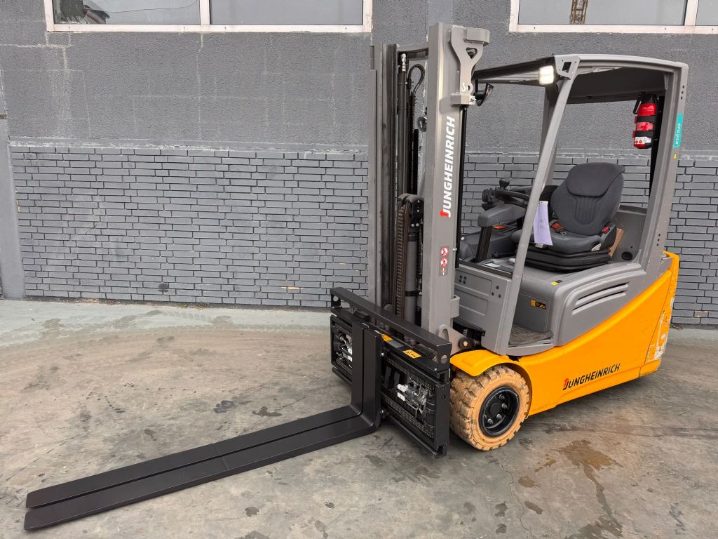 Jungheinrich EFG 218 Baujahr 2020 / Stunden 11801 HH 3100  Elektro 3 Rad-Stapler www.gst-logistic.com