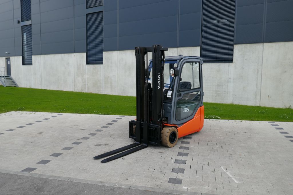 Toyota 8FBE20T Elektro 3 Rad-Stapler www.hanselmann.de