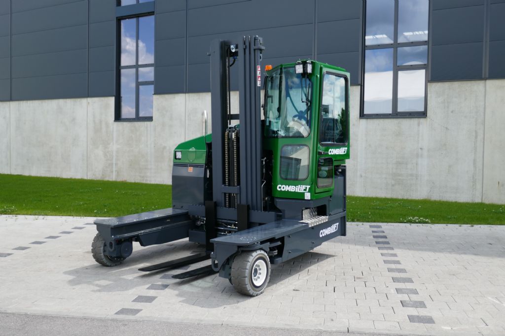 Combilift C4000 Vierwege Frontstapler www.hanselmann.de