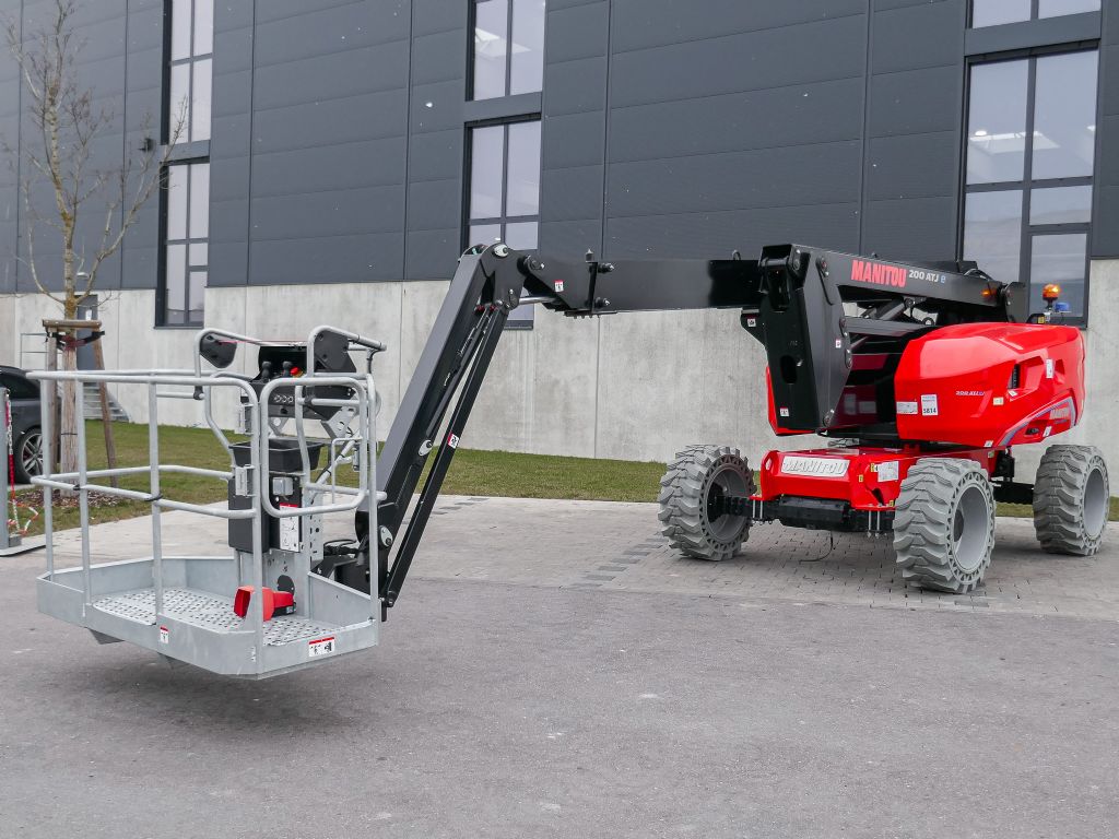 Manitou 200 ATJE S1 Gelenkteleskopbhne www.hanselmann.de