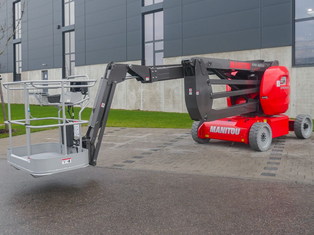 Manitou 170 AETJL Gelenkteleskopbhne www.hanselmann.de