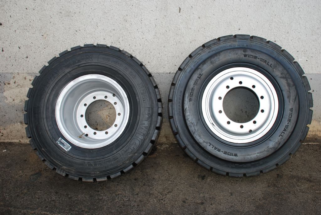 Kalmar Reifen 12.00 R20 auf  Felgen 8.00-20  Ersatzteile www.hanselmann.de