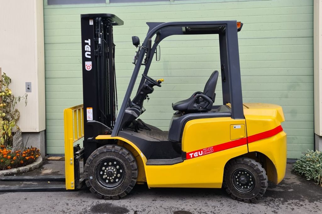 TEU FD25T Dieselstapler www.gabelstaplerservice.at TEU FD25T Dieselstapler www.gabelstaplerservice.at
