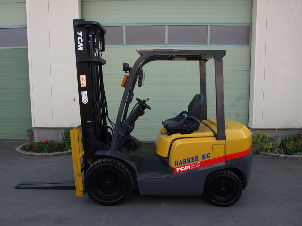 TCM FD25T3 Dieselstapler www.gabelstaplerservice.at TCM FD25T3 Dieselstapler www.gabelstaplerservice.at