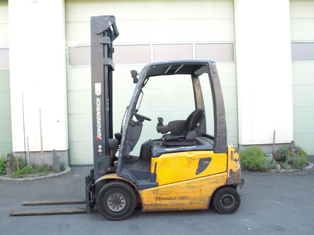 Jungheinrich EFG425 Elektro 4 Rad-Stapler www.gabelstaplerservice.at Jungheinrich EFG425 Elektro 4 Rad-Stapler www.gabelstaplerservice.at