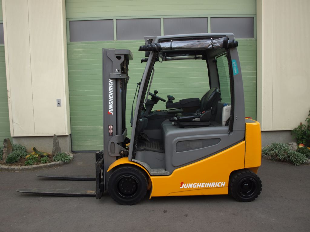 Jungheinrich EFG430K Elektro 4 Rad-Stapler www.gabelstaplerservice.at Jungheinrich EFG430K Elektro 4 Rad-Stapler www.gabelstaplerservice.at