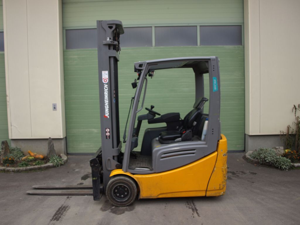 Jungheinrich EFG 218K Elektro 3 Rad-Stapler www.gabelstaplerservice.at Jungheinrich EFG 218K Elektro 3 Rad-Stapler www.gabelstaplerservice.at