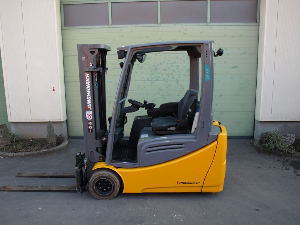 Jungheinrich EFG 220 Elektro 3 Rad-Stapler www.gabelstaplerservice.at Jungheinrich EFG 220 Elektro 3 Rad-Stapler www.gabelstaplerservice.at