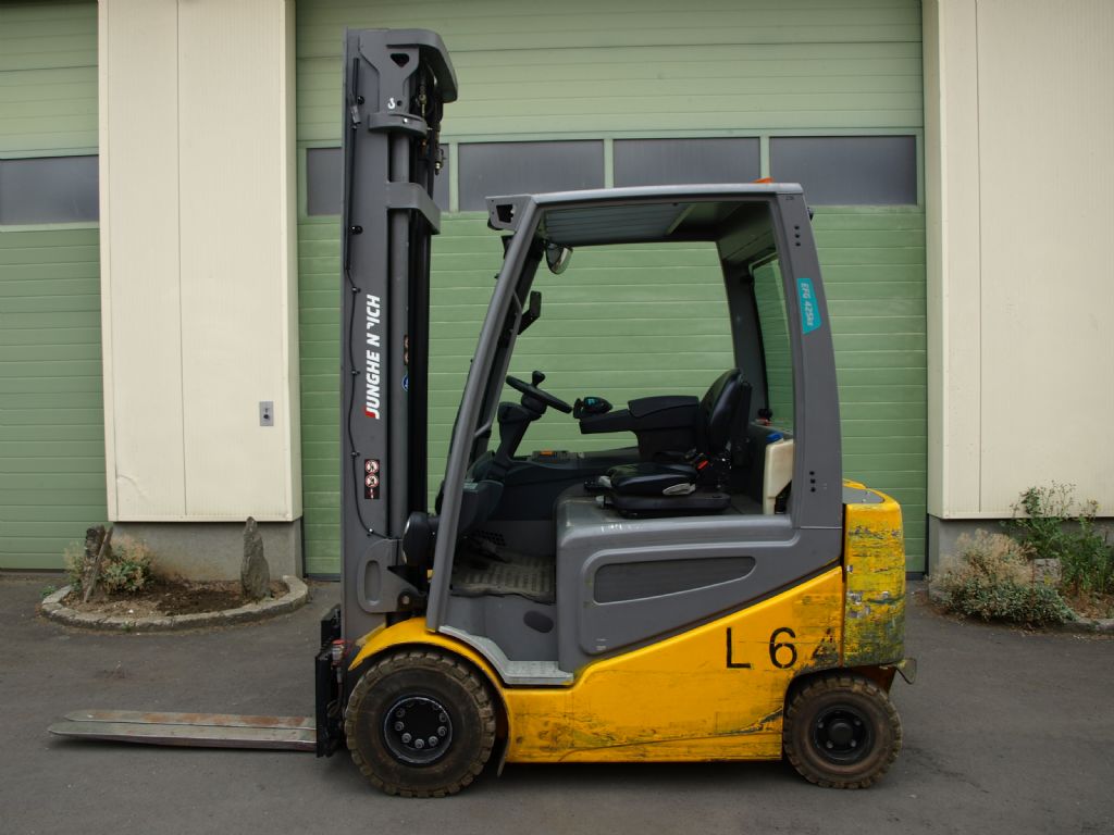 Jungheinrich EFG 425K Elektro 4 Rad-Stapler www.gabelstaplerservice.at Jungheinrich EFG 425K Elektro 4 Rad-Stapler www.gabelstaplerservice.at