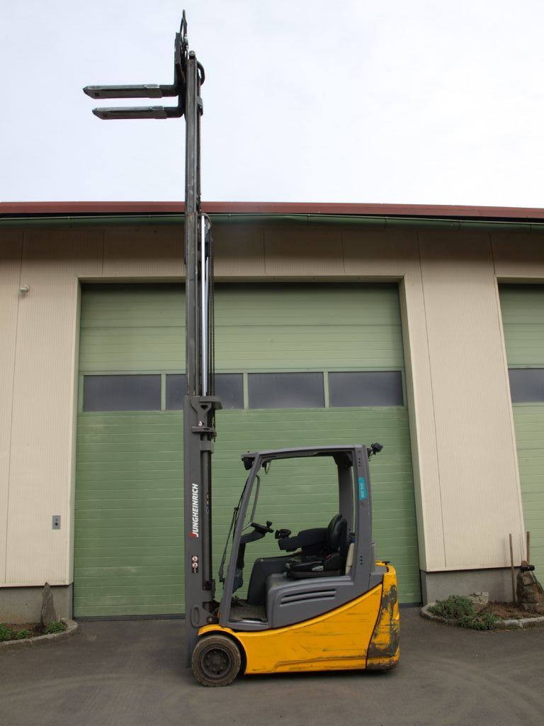 Jungheinrich EFG 220 Elektro 3 Rad-Stapler www.gabelstaplerservice.at Jungheinrich EFG 220 Elektro 3 Rad-Stapler www.gabelstaplerservice.at