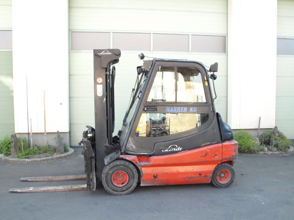 Linde E30 -03 Elektro 4 Rad-Stapler www.gabelstaplerservice.at Linde E30 -03 Elektro 4 Rad-Stapler www.gabelstaplerservice.at