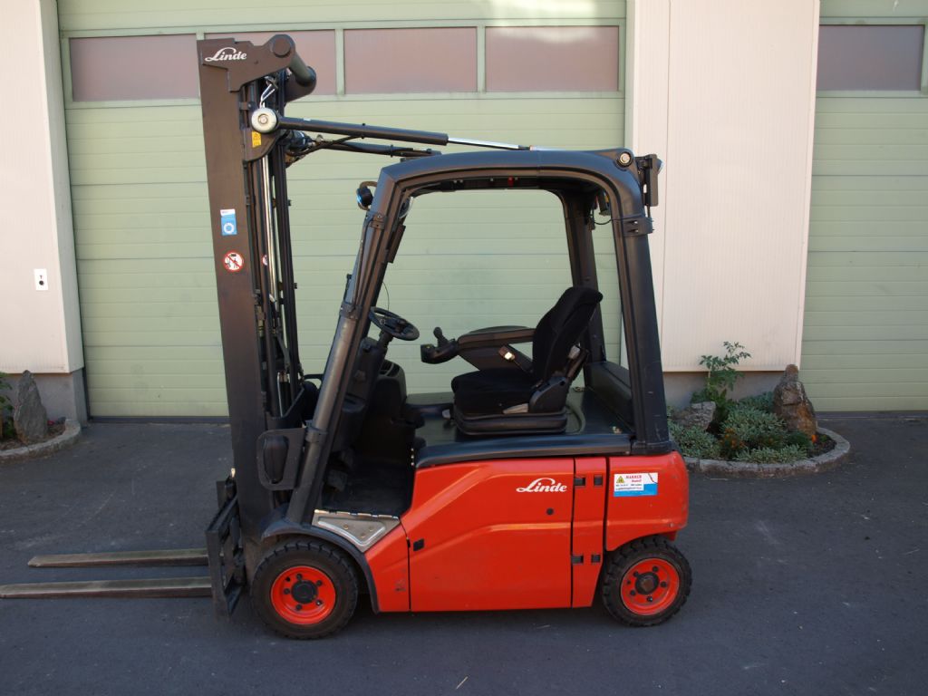 Linde E16P-01 Elektro 4 Rad-Stapler www.gabelstaplerservice.at Linde E16P-01 Elektro 4 Rad-Stapler www.gabelstaplerservice.at