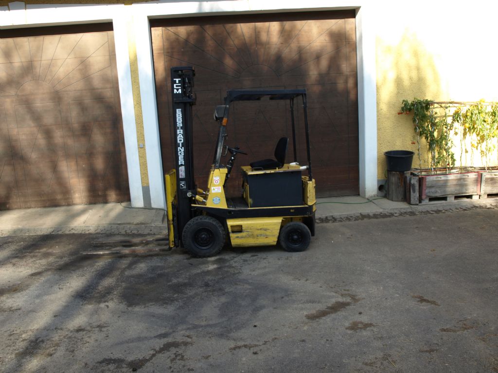 TCM FHB 15 H4 / 1,5 Elektro 4 Rad-Stapler www.gabelstaplerservice.at TCM FHB 15 H4 / 1,5 Elektro 4 Rad-Stapler www.gabelstaplerservice.at