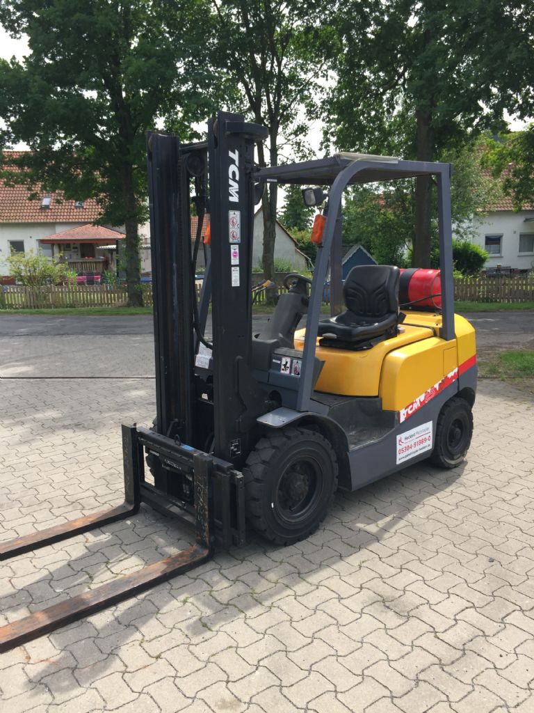 TCM FHG25T3 Treibgasstapler www.gabelstapler-heckert.de