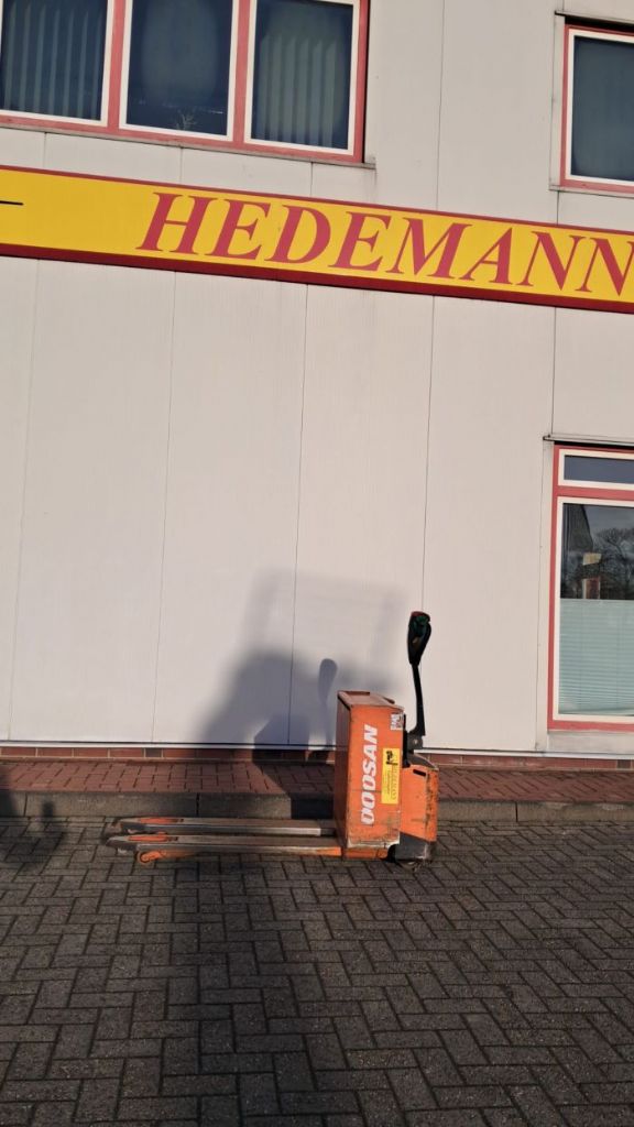 Doosan LEDH18 Handhubwagen www.hedemann-stapler.de