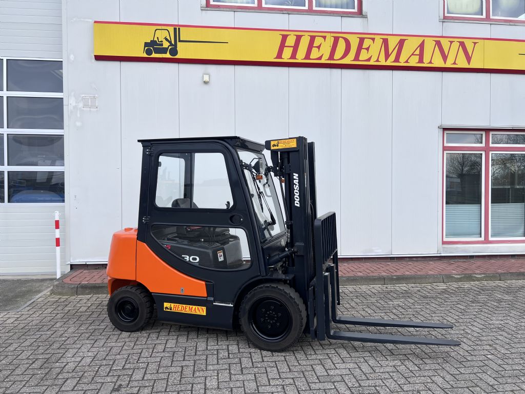 Doosan D30S-5 Dieselstapler www.hedemann-stapler.de