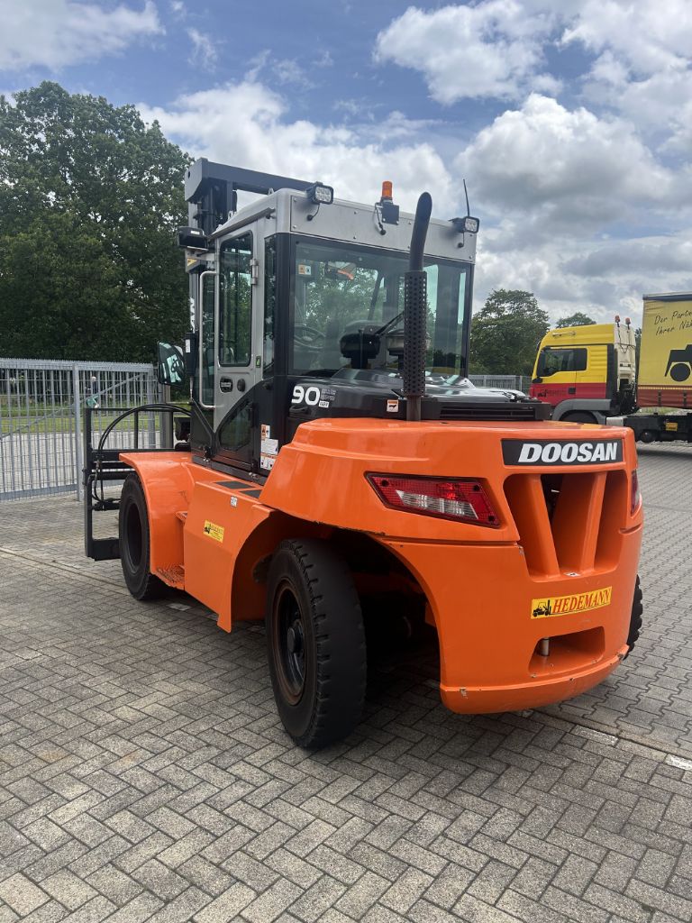 Doosan D90S-7 Dieselstapler www.hedemann-stapler.de