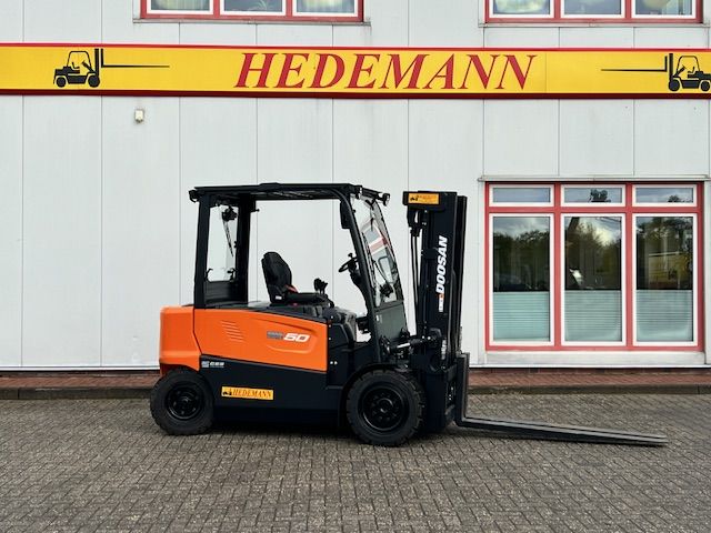 Doosan B50XC-7 Elektro 4 Rad-Stapler www.hedemann-stapler.de