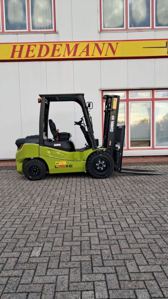 Clark L35XE Elektro 4 Rad-Stapler www.hedemann-stapler.de