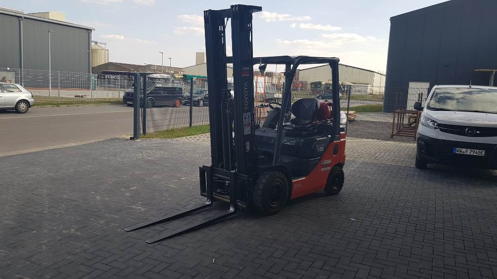 Toyota 02-8FGF18 Treibgasstapler www.heinbockel-gabelstapler.de
