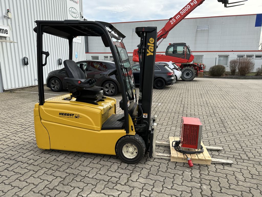 Yale-ERP20VT LWB-Elektro 3 Rad-Stapler-www.herbst-gabelstapler.de Yale-ERP20VT LWB-Elektro 3 Rad-Stapler-www.herbst-gabelstapler.de