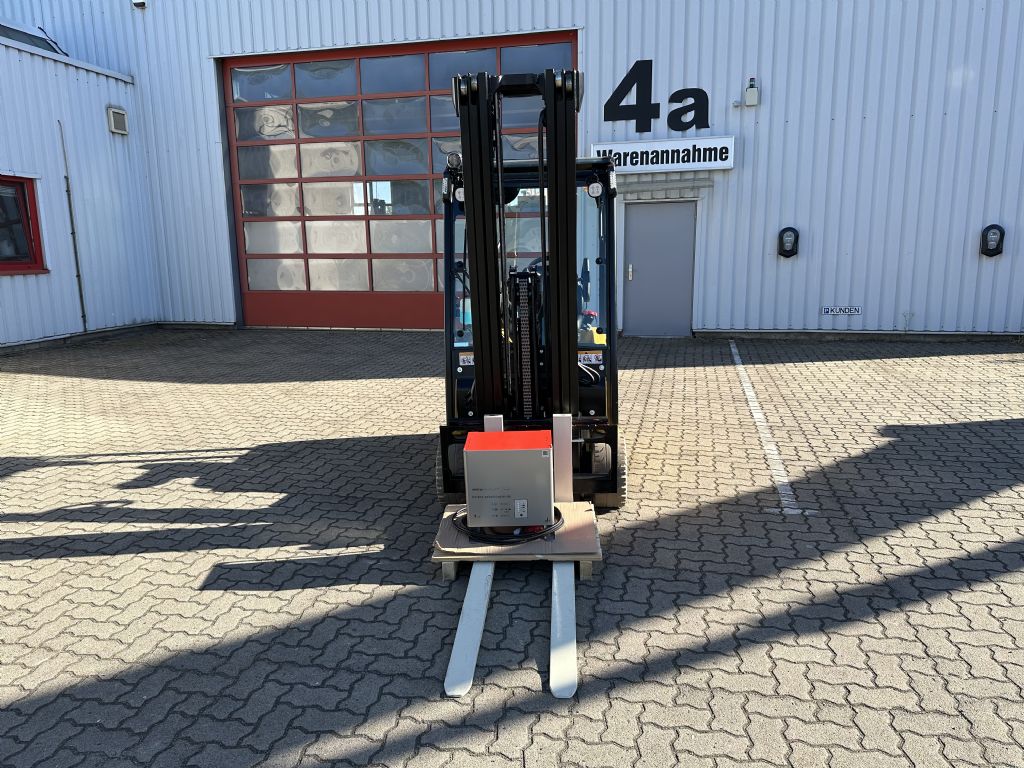 Yale-ERP20VTLWB-Elektro 3 Rad-Stapler-www.herbst-gabelstapler.de Yale-ERP20VTLWB-Elektro 3 Rad-Stapler-www.herbst-gabelstapler.de