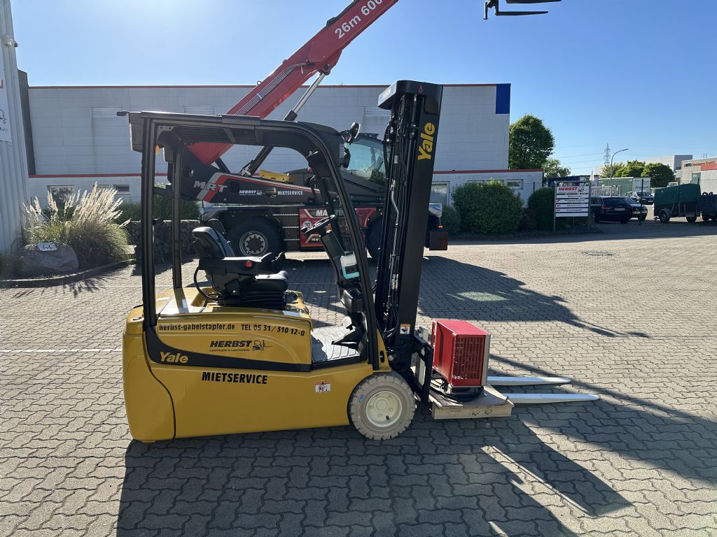 Yale-ERP20VTLWB-Elektro 3 Rad-Stapler-www.herbst-gabelstapler.de Yale-ERP20VTLWB-Elektro 3 Rad-Stapler-www.herbst-gabelstapler.de