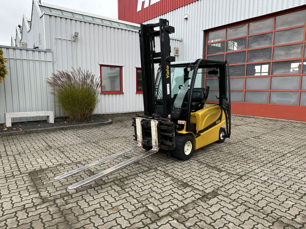 Yale-ERP30VL-Elektro 4 Rad-Stapler-www.herbst-gabelstapler.de Yale-ERP30VL-Elektro 4 Rad-Stapler-www.herbst-gabelstapler.de