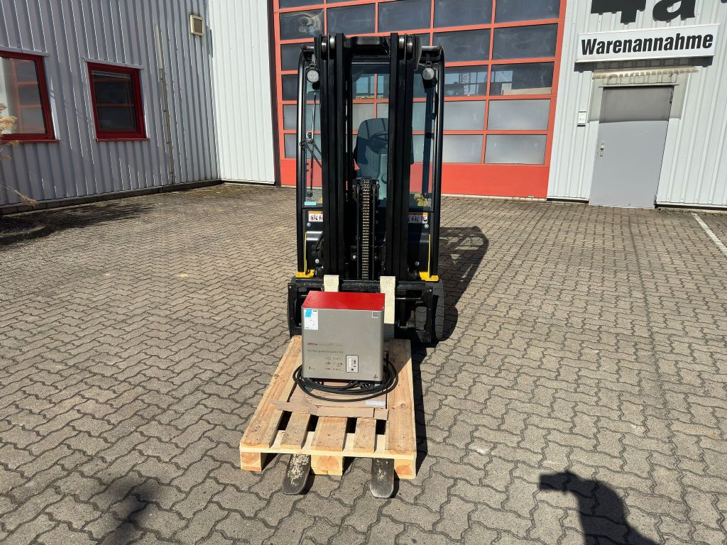 Yale-ERP20VTLWB-Elektro 3 Rad-Stapler-www.herbst-gabelstapler.de Yale-ERP20VTLWB-Elektro 3 Rad-Stapler-www.herbst-gabelstapler.de