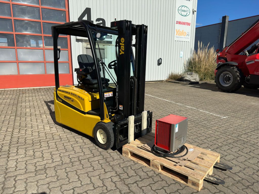 Yale-ERP20VTLWB-Elektro 3 Rad-Stapler-www.herbst-gabelstapler.de Yale-ERP20VTLWB-Elektro 3 Rad-Stapler-www.herbst-gabelstapler.de