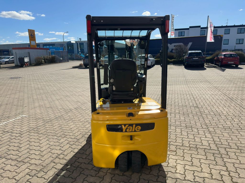 Yale-ERP20VTLWB-Elektro 3 Rad-Stapler-www.herbst-gabelstapler.de Yale-ERP20VTLWB-Elektro 3 Rad-Stapler-www.herbst-gabelstapler.de