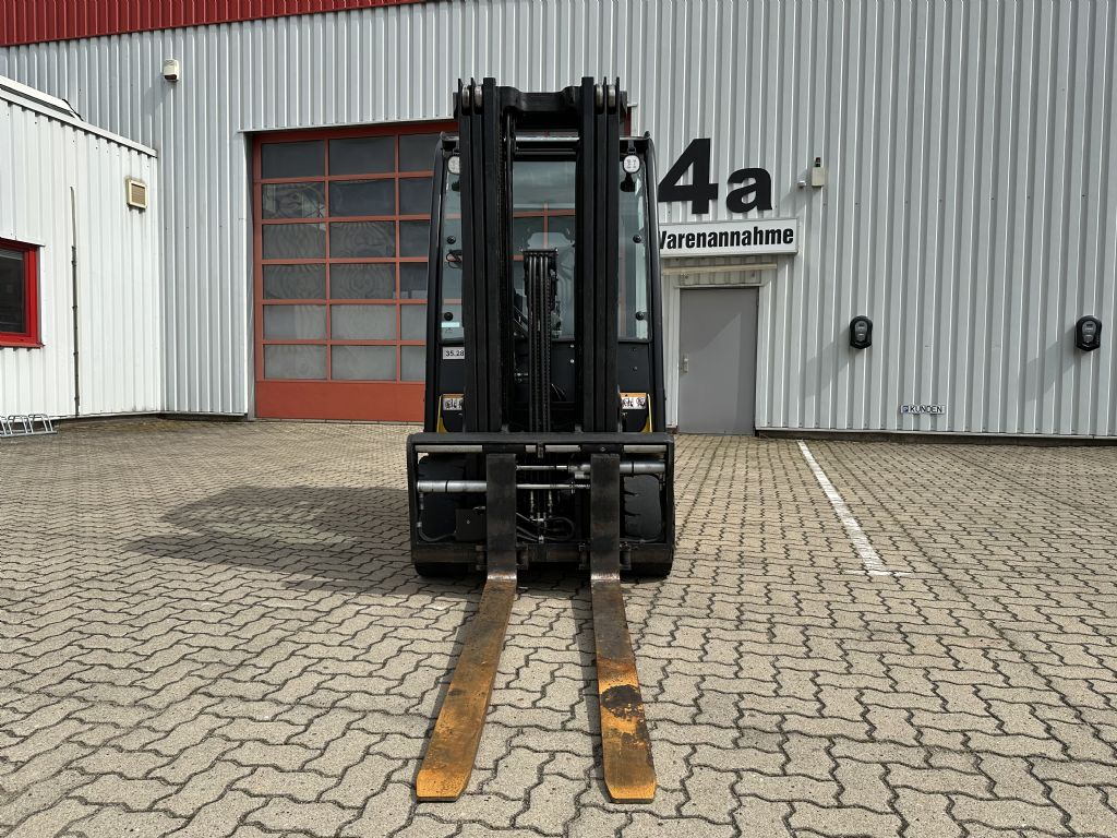 Yale-ERP25VLLWB-Elektro 4 Rad-Stapler-www.herbst-gabelstapler.de