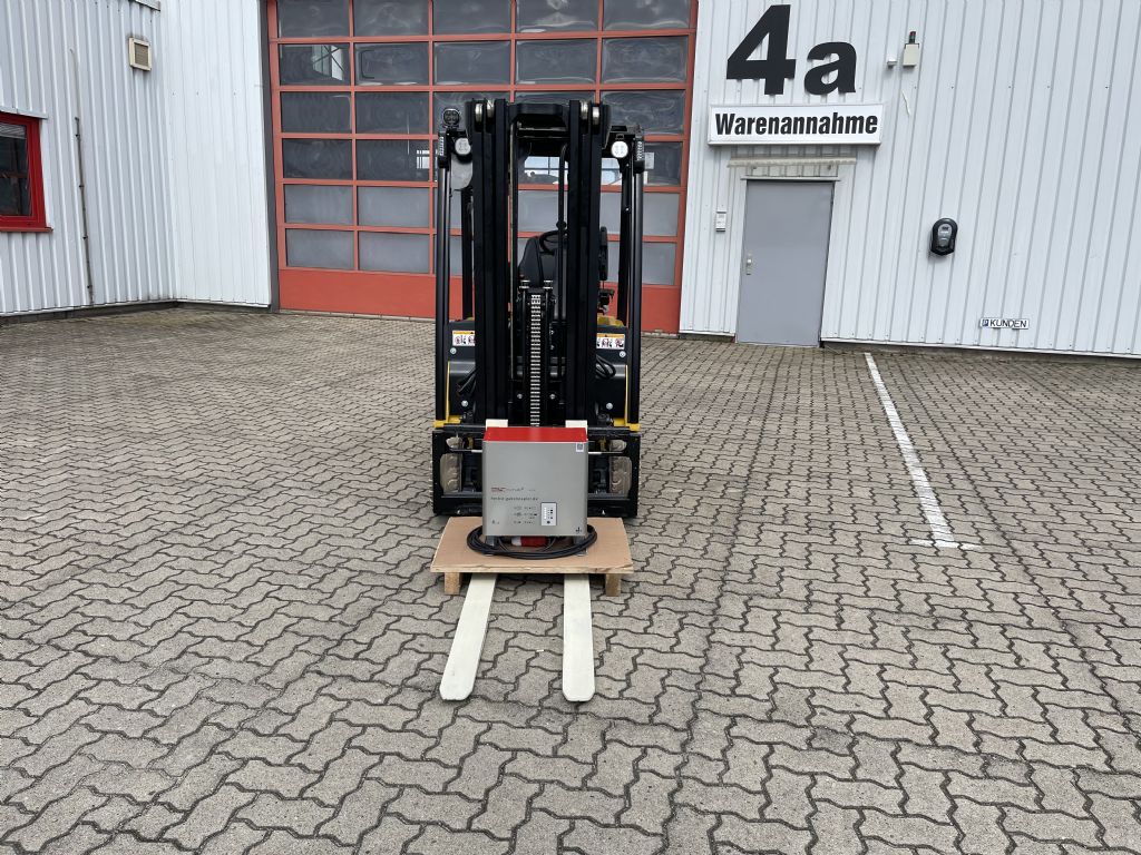 Yale-ERP16VTSWB-Elektro 3 Rad-Stapler-www.herbst-gabelstapler.de Yale-ERP16VTSWB-Elektro 3 Rad-Stapler-www.herbst-gabelstapler.de
