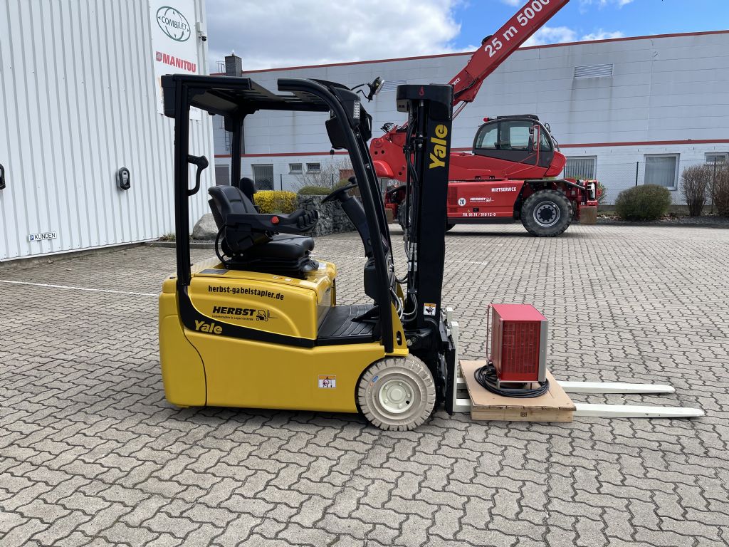 Yale-ERP16VTSWB-Elektro 3 Rad-Stapler-www.herbst-gabelstapler.de Yale-ERP16VTSWB-Elektro 3 Rad-Stapler-www.herbst-gabelstapler.de