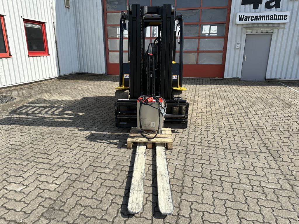 Yale-ERP50VM-Elektro 4 Rad-Stapler-www.herbst-gabelstapler.de