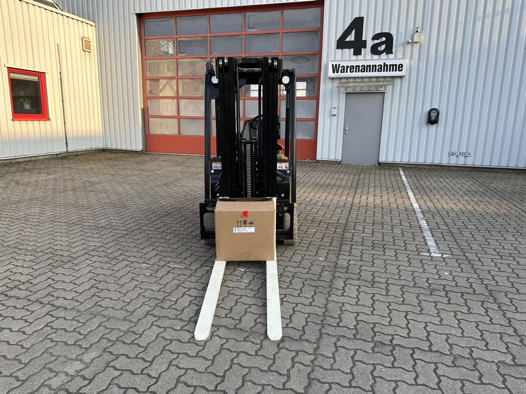 Yale-ERP16VTSWB-Elektro 3 Rad-Stapler-www.herbst-gabelstapler.de Yale-ERP16VTSWB-Elektro 3 Rad-Stapler-www.herbst-gabelstapler.de