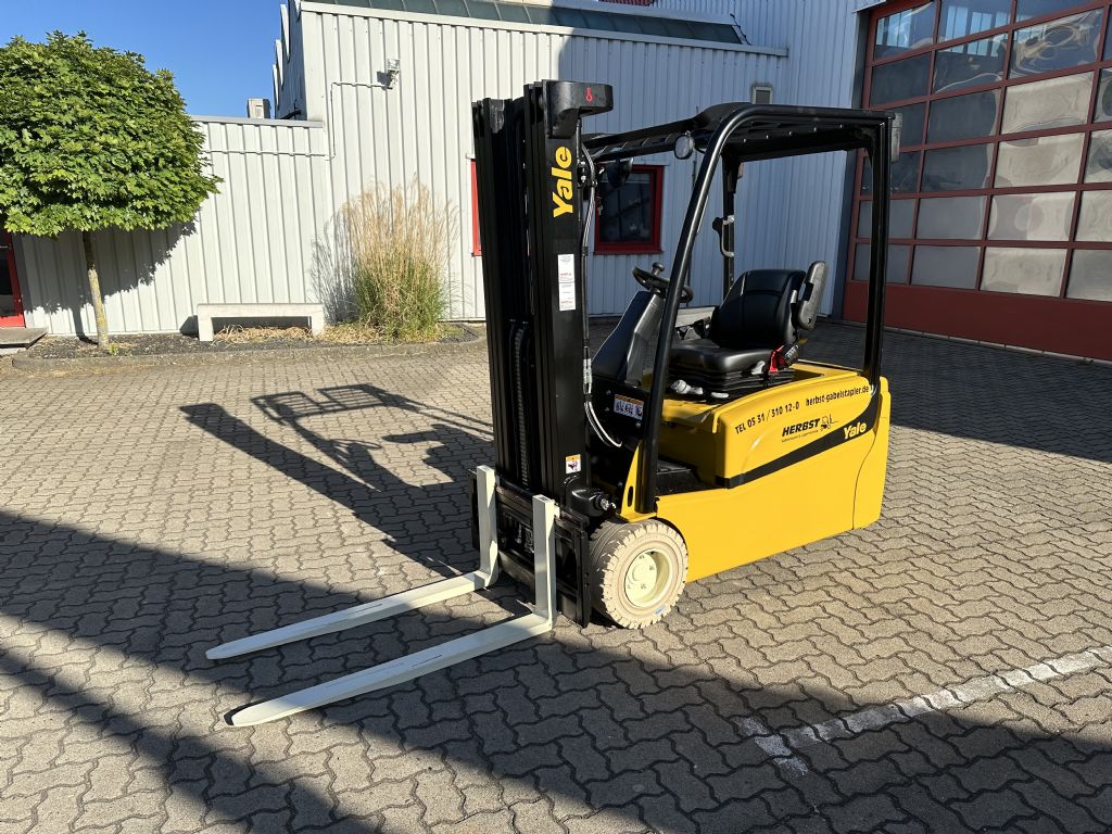Yale-ERP20VTLWB-Elektro 3 Rad-Stapler-www.herbst-gabelstapler.de Yale-ERP20VTLWB-Elektro 3 Rad-Stapler-www.herbst-gabelstapler.de