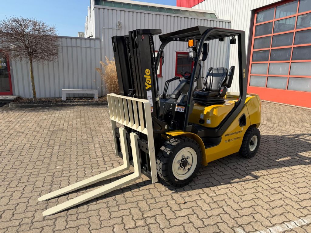 Yale-GDP30UX-Dieselstapler-www.herbst-gabelstapler.de